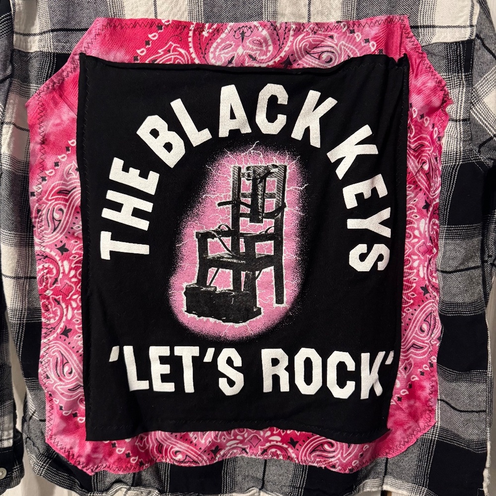The Black Keys Back Piece Upcycled Graphic T-Shirt & Flannel - Sz Women's Large - Picture 2 of 3